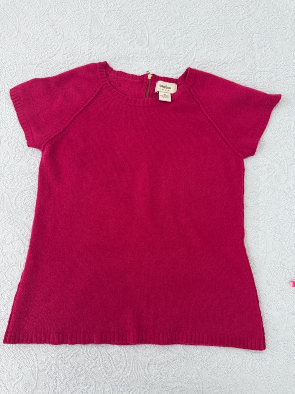 Neiman Marcus  Short-Sleeve cashmere  Knit Top in Fuchsia